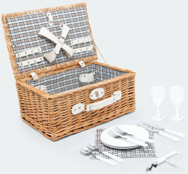 Picnic kurv med logo har service og bestik til 2 personer