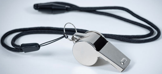 Fløjte med nøglesnor til ophæng - flot ny metalfløjte med logo
