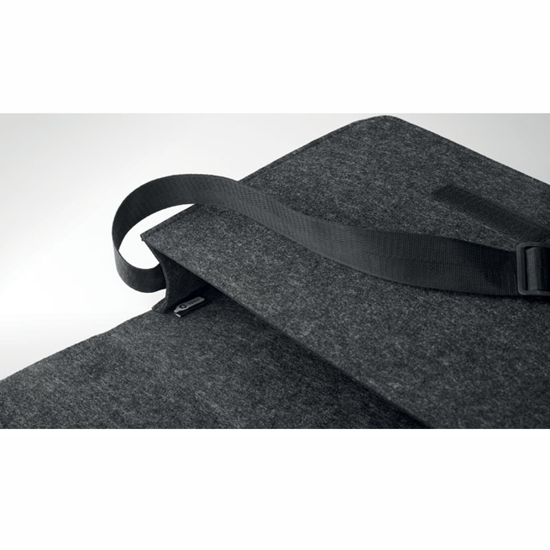 køb computertaske med logo  her -  se ny elegant filt skuldertaske her