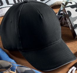 Kasket med kontrastfarve i skyggen