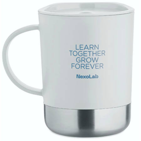 Tjek kaffekrus med låg med låg fra 50 stk  - se tilbud på plastikkrus